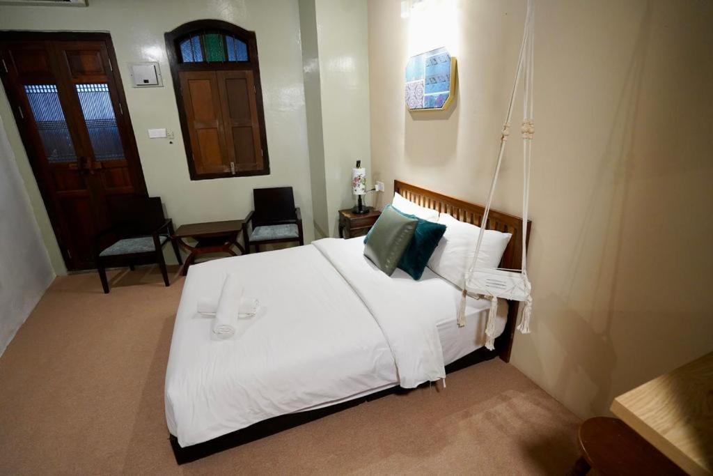 Le Meilleur George Town Exterior photo
